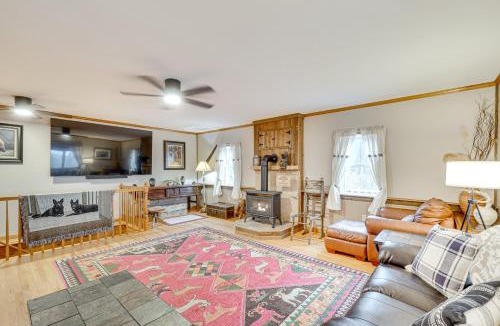Bakerton House | Knoxville Home: On-Site Hiking & Outdoor Kitchen!