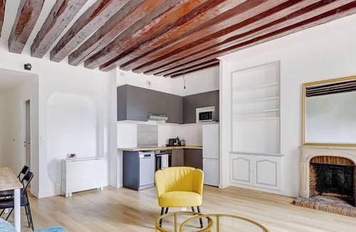 Saint-Merri Apartment | L'Art de Vivre Parisien dans le Marais