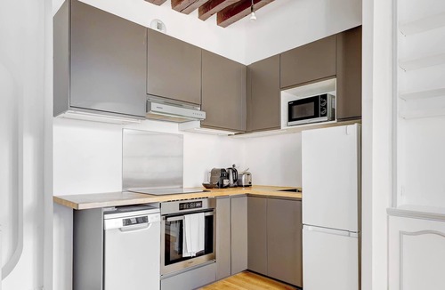 Saint-Merri Apartment | L'Art de Vivre Parisien dans le Marais