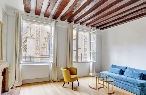 Saint-Merri Apartment | L'Art de Vivre Parisien dans le Marais