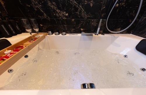 Aulnay-sous-Bois House | L'Ecrin d'Or - Jacuzzi, Cinéma, 10 min gare à pied