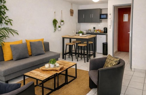 Moussy-le-Neuf Apartment | L'ESCALE : Duplex 4 pers. ASTERIX, AEROPORT ROISSY CDG, PARIS