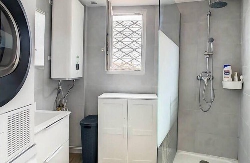Livry-Gargan Apartment | L04 - Aéroport, Paris, Disney, Parc des Expositions by Villa Dengous