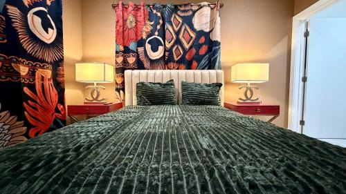 North Hollywood House | La Chambre Rouge et Or