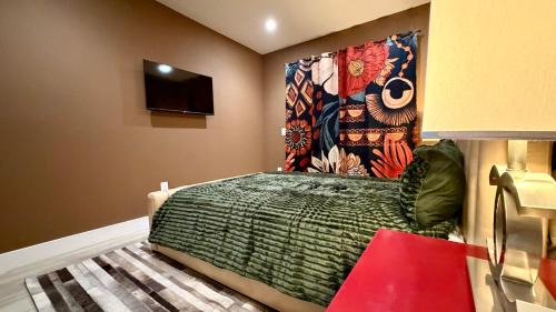 North Hollywood House | La Chambre Rouge et Or