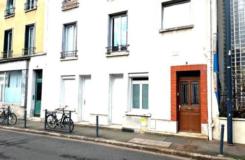 Vanves Apartment | La Cle des Expos "In Paris"