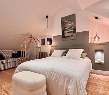 Giverny Villa | La Folie Giverny - Villa Premium - 3 Suites VIP - 8 Pièces 150M2- Centre Village - Maison privatisée -Jardin paysagé - Parking-