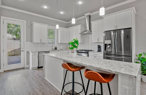 South Baton Rouge House | LA House 3 beds Modern Comfort Meets Cozy Charm