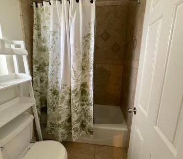 Valencia House | LA Lux Suite with Private Bathroom