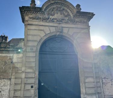 Senlis House | La Maison des Rues Pavées avec jardin by La Boîte En Plus