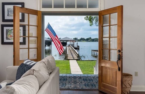 Ventress House | La Petite Maison du Lac | Quaint & Cozy Cottage