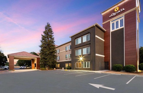 Greenacres Hotel | La Quinta by Wyndham Bakersfield North