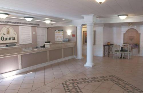 Bakersfield Hotel | La Quinta Inn by Wyndham Bakersfield South