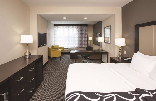 Hattiesburg Hotel | La Quinta Inn & Suites by Wyndham Hattiesburg - I-59