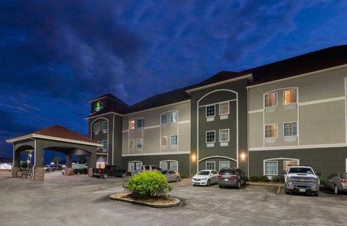 Broussard Hotel | La Quinta Inn & Suites by Wyndham Broussard - Lafayette Area