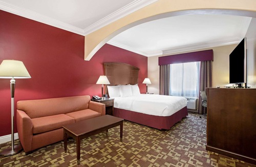 Moreno Valley Hotel | La Quinta Inn & Suites by Wyndham Moreno Valley