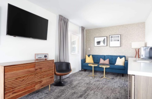 Little Tuscany Hotel | Laid-Back Vibes Of Palm Springs | Pool.Adults Only