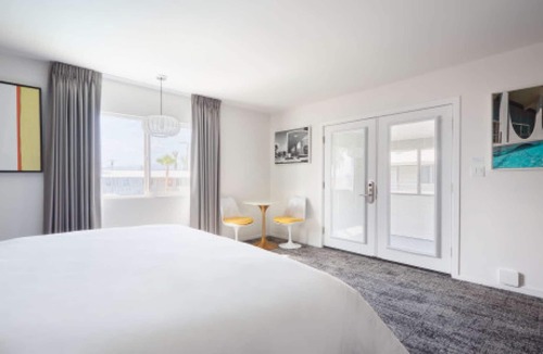Little Tuscany Hotel | Laid-Back Vibes Of Palm Springs | Pool.Adults Only