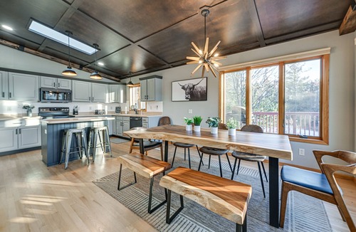 Neillsville Cabin | Lake Arbutus! Game Room, Hot Tub and Pontoon!