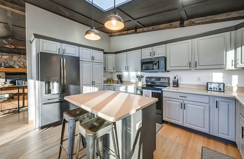 Neillsville Cabin | Lake Arbutus! Game Room, Hot Tub and Pontoon!