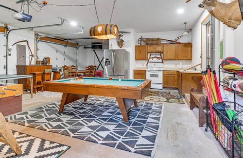 Neillsville Cabin | Lake Arbutus! Game Room, Hot Tub and Pontoon!