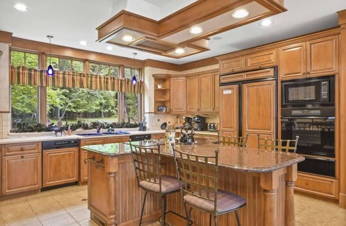 Three Lakes House | Lake Breeze Luxury Executive Retreat