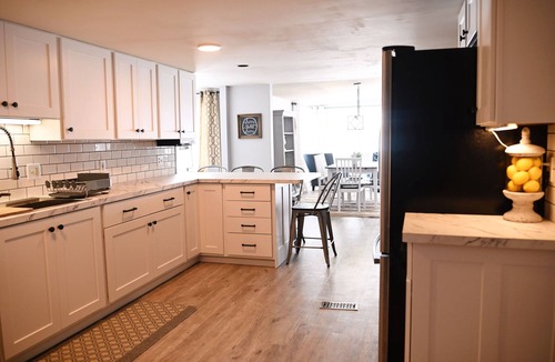 Richwood House | Lake Escape | paddle boards, fire pit & game room