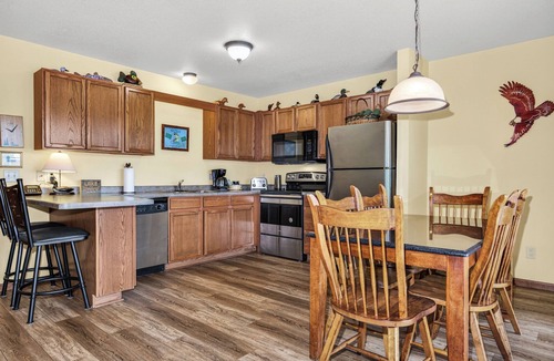 Eagle River Condo | Lake front 2-bedroom on the Eagle River Chain of Lakes with indoor pool and jacu
