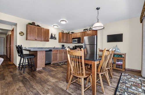 Eagle River Condo | Lake front 2-bedroom on Eagle River Chain of Lakes with indoor pool and jacuzzi!