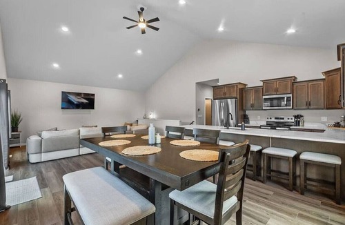 Pine River House | Lake Front! Firepit! Private Dock! Water Toys!