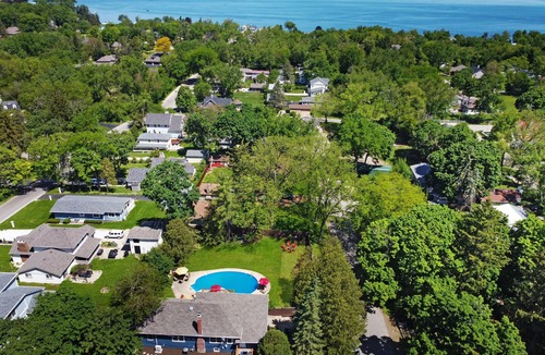 Zenda House | LAKE GENEVA HOME WITH POOL 2 BLOCKS FROM LAKE-BEACH-SWIM PIER