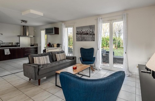 Serris Apartment | Lake House 4 Bedroomed near Disneyland Paris