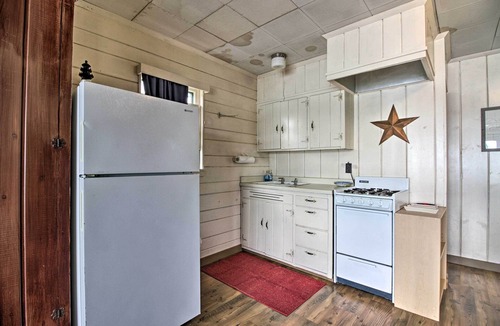 Dent Cabin | Lake Retreat: Fire Pit, Boat Rentals, BBQ!