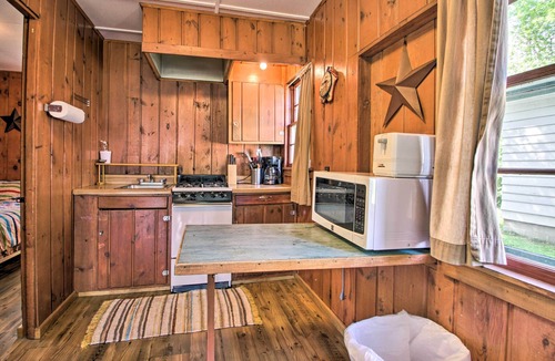 Dent Cabin | Lake Retreat w/Dock, Deck & BBQ, BYO Boat!