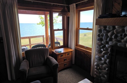 Lutsen Cabin | Lake Superior Log Cabin - Wave Watching Delight!