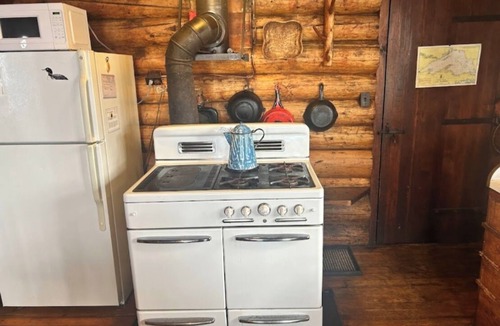 Tofte Cabin | Lake Superior Log Cabin on Bike Path