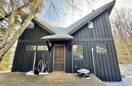 Grand Marais House | Lake Superior Retreat | 500' Private Shoreline