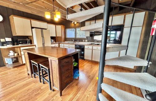 Grand Marais House | Lake Superior Retreat | 500' Private Shoreline