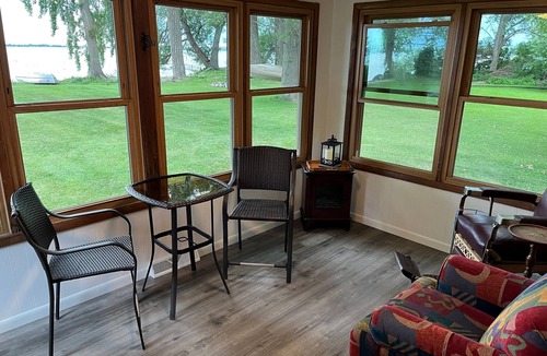 Oshkosh Cottage | Lake Winnebago Waterfront Retreat-Canoeing, Campfires & Stunning Sunsets