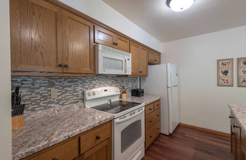 Baileys Harbor Condo | Lakefront 2BR Condo: Balcony, Hot Tub, & Sauna at The Rushes