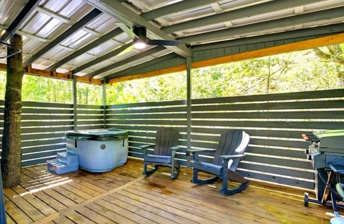 Cherokee Cabin | Lakefront cabin for couples with*private hot tub*