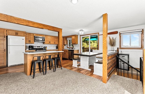 Grand Lake House | Lakefront Cabin, Hot Tub, Sauna, Fireplace, Game Room, Private Lot