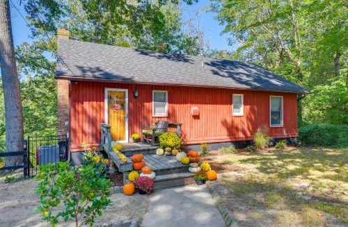 Chesapeake Ranch Estates-Drum Point House | Lakefront Cabin near Solomons Island w/Hot Tub