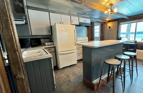 Crandon Cabin | Lakefront Cabin on Metonga — Private Dock & Kayaks, Sleeps 10