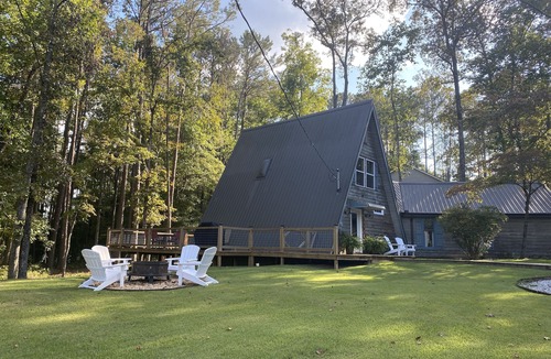 Five Points House | Lakefront Cabin on West Point Lake, private dock, fire pit! Near Lagrange