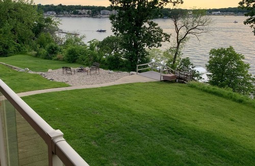 Arnolds Park Condo | Lakefront Condo - Family Friendly/FREE HOIST