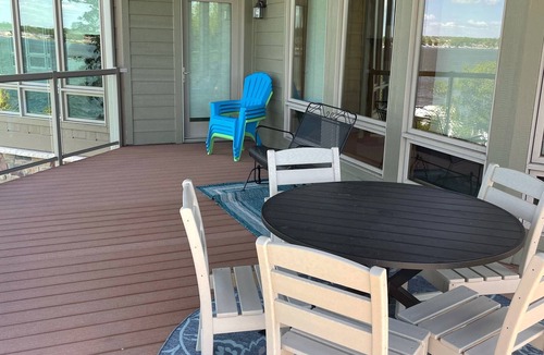 Arnolds Park Condo | Lakefront Condo - Family Friendly/FREE HOIST