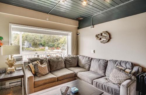 Campbellsport House | Lakefront Condo w/Beach Access in Campbellsport!