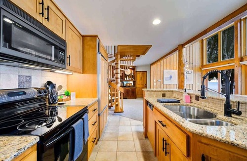 Baileys Harbor House | Lakefront Cottage · Sand Beach · Waterfront Deck