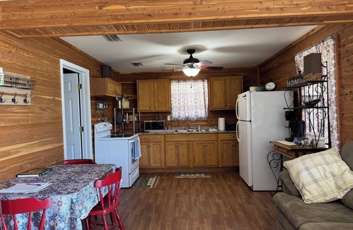 Lucedale Cabin | Lakefront country cabin near Lucedale , MS